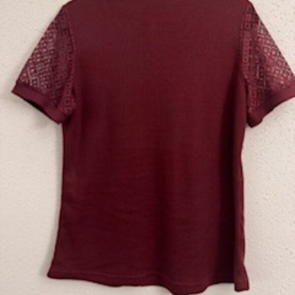 Blusa Tejida con Mangas de Encaje (Burgundy Waffle Knit Top with Lace Sleeves) - Picture 6 of 7
